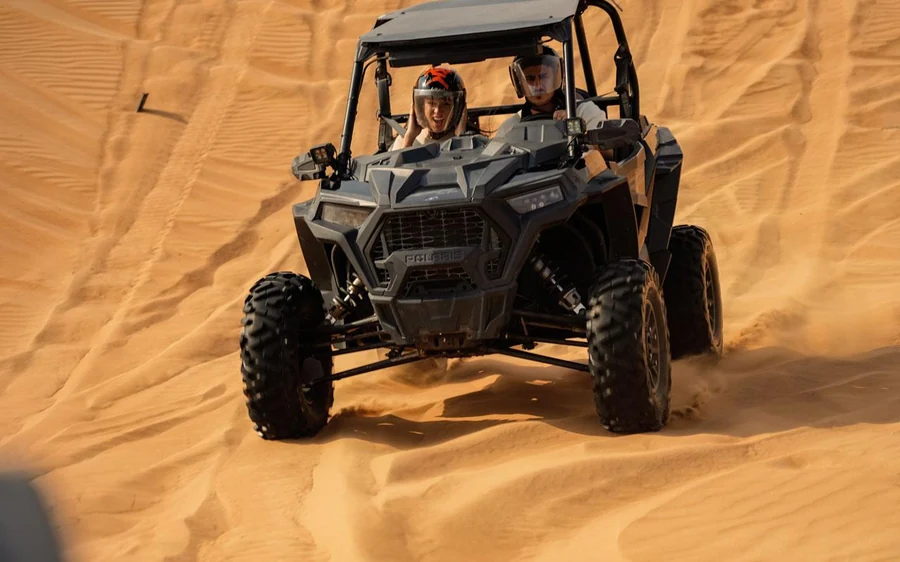Dubai: Buggy Dune Bashing, Sandboarding, Kamelritt & Show