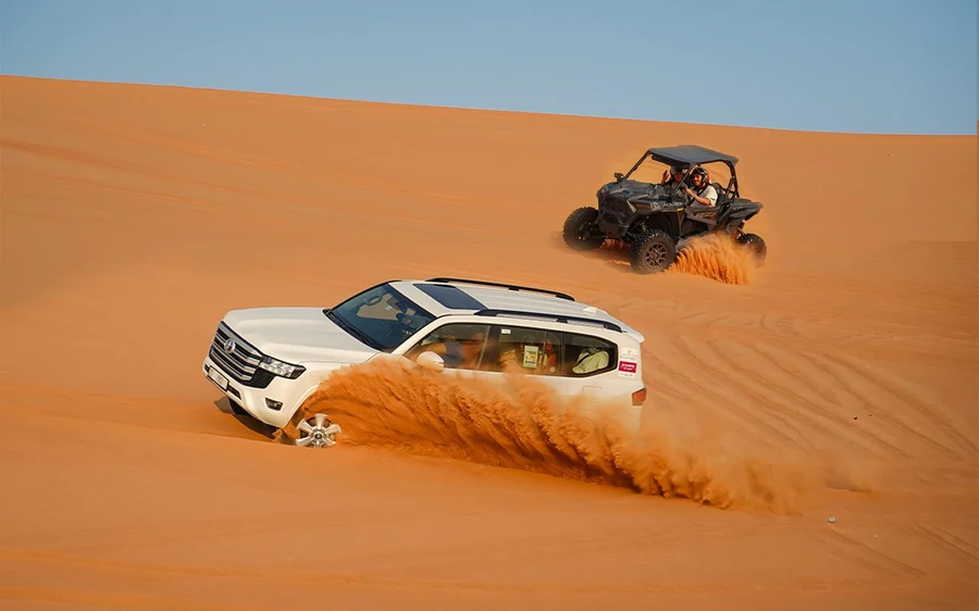 Dubai: Wüstensafari, Kamelritt, Sandboarding, Dune Buggy