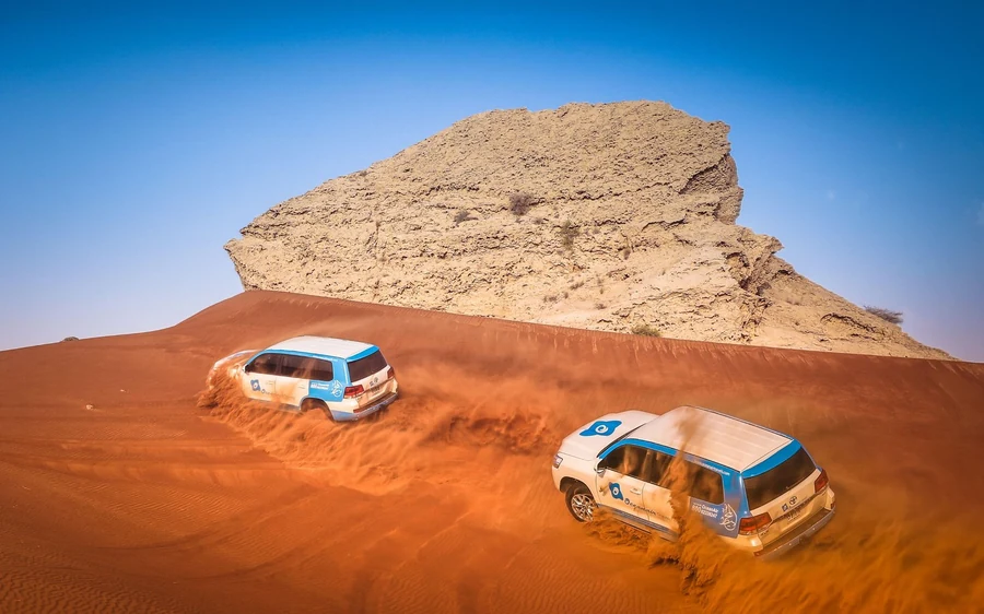 Dubai: Halbtages-Wüstensafari, Kamelritt, ATV & Dune Buggy
