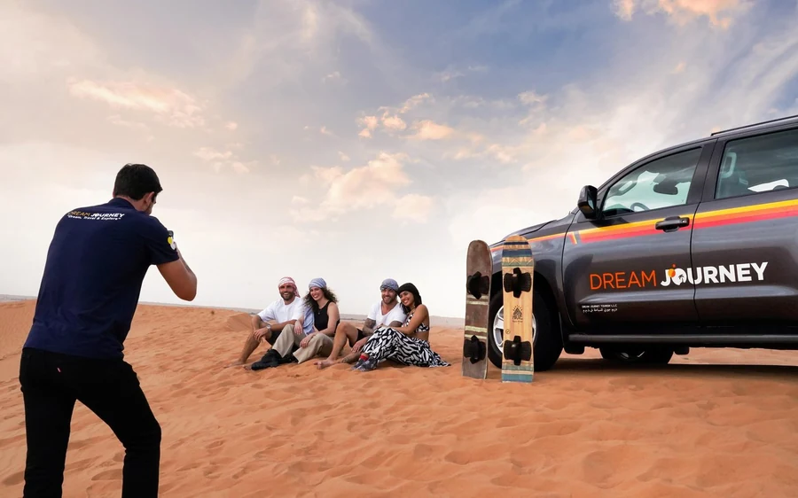 Safari por el desierto de Dubai: cena BBQ premium, paseo en camello y espectáculos